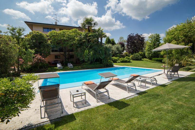 B&B Villa Adriano Десенцано дел Гарда Екстериор снимка