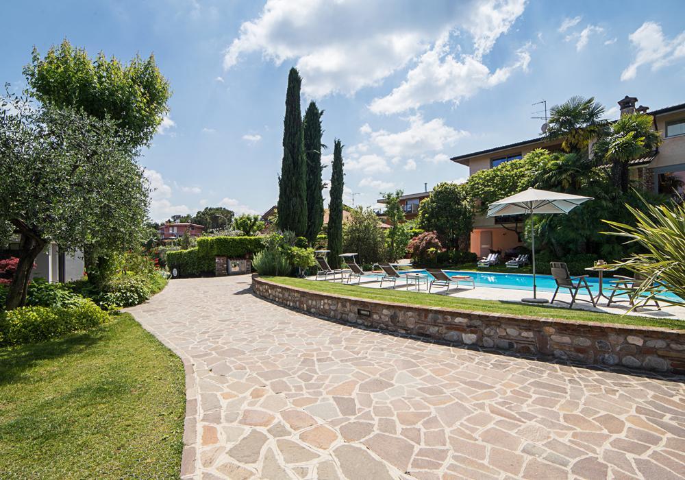 B&B Villa Adriano Десенцано дел Гарда Екстериор снимка