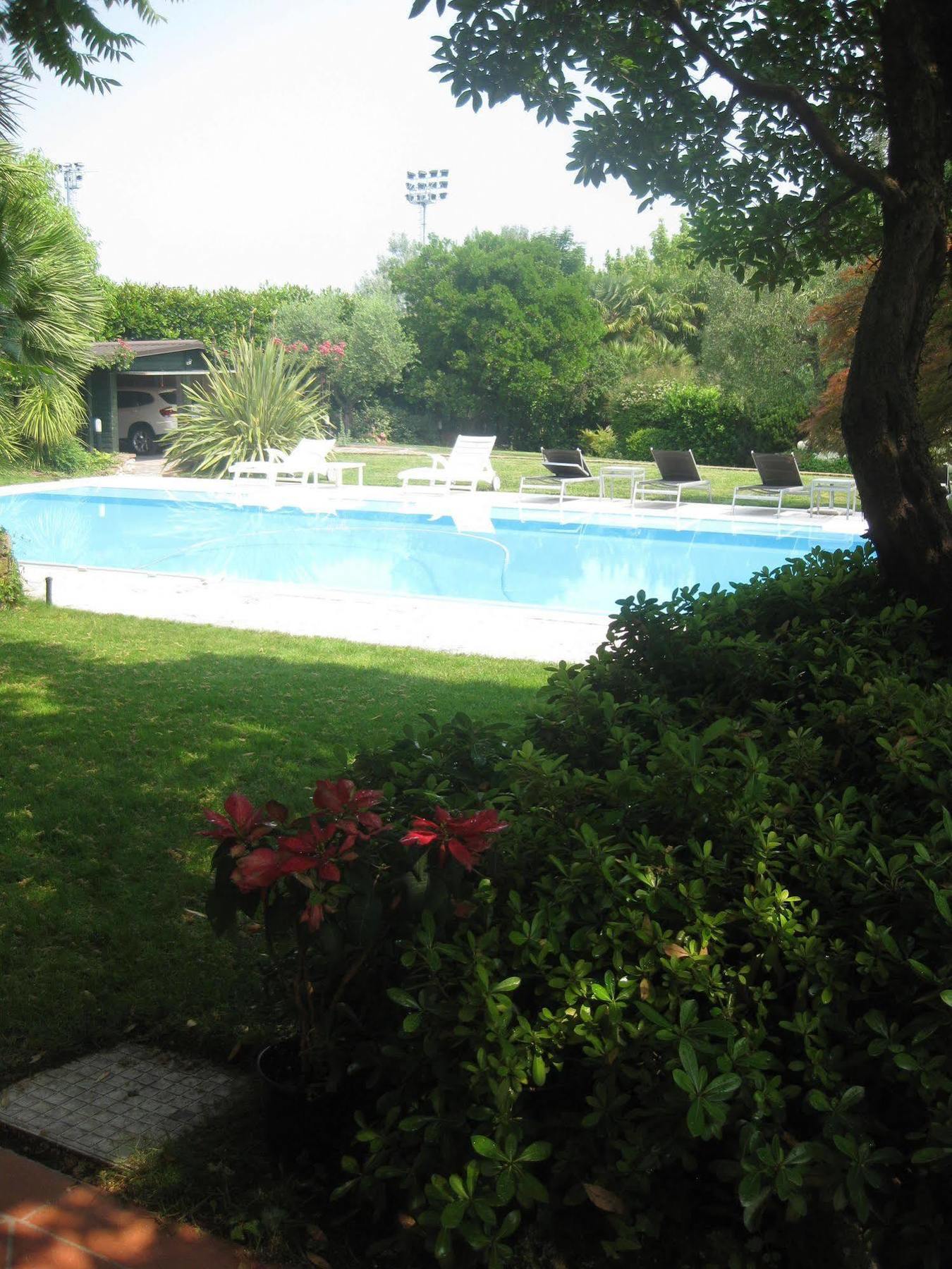 B&B Villa Adriano Десенцано дел Гарда Екстериор снимка